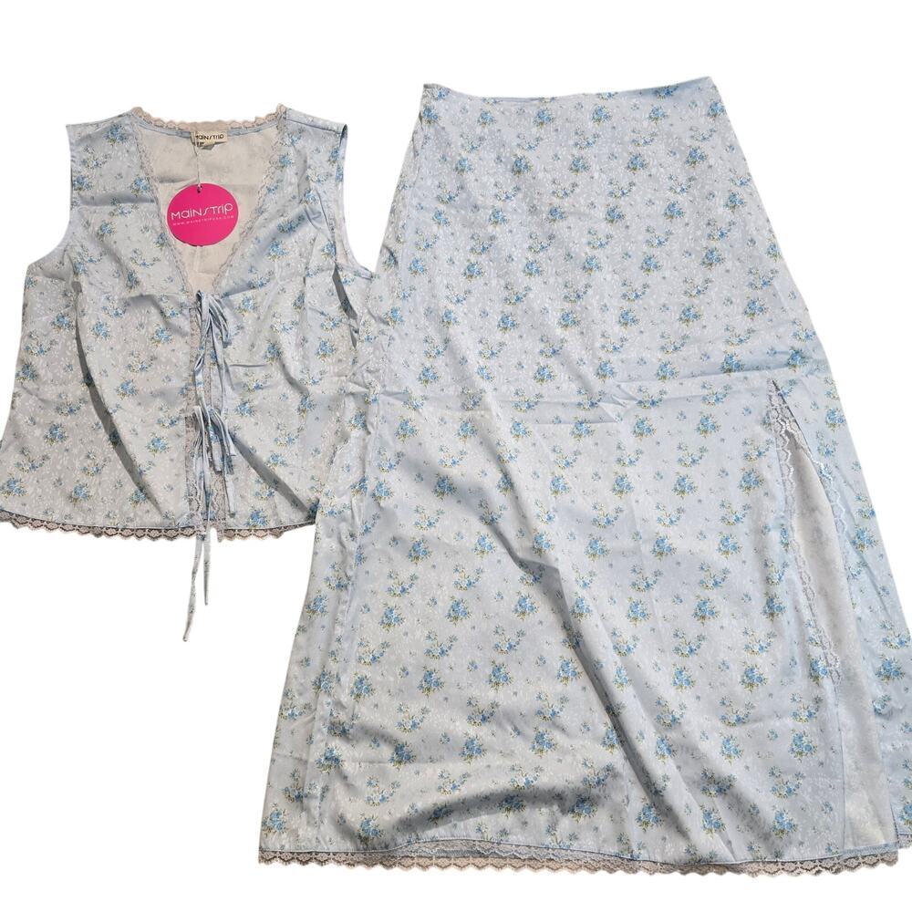 NWT 2 pc Blue Floral Print Satiny Top and Skirt Set Lace Trim Sz L Cottagecore